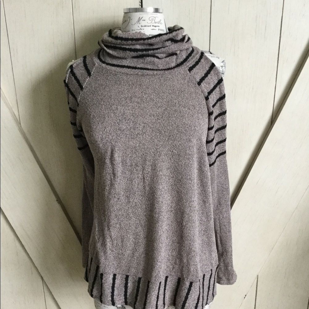 💨Humming Bird Shoulderless Sweater💨